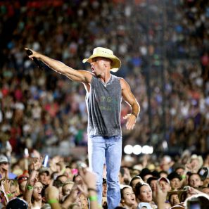 Wicked Awesome: Kenny Chesney Adds Second Stadium Show in Boston in 2017